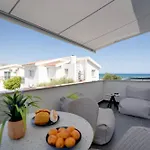 Sea Front Luxury *